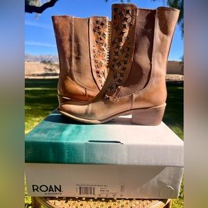 ROAN by BED STU- Size 10, Malaysia, Pecan. Beautiful! Tried on indoor only.